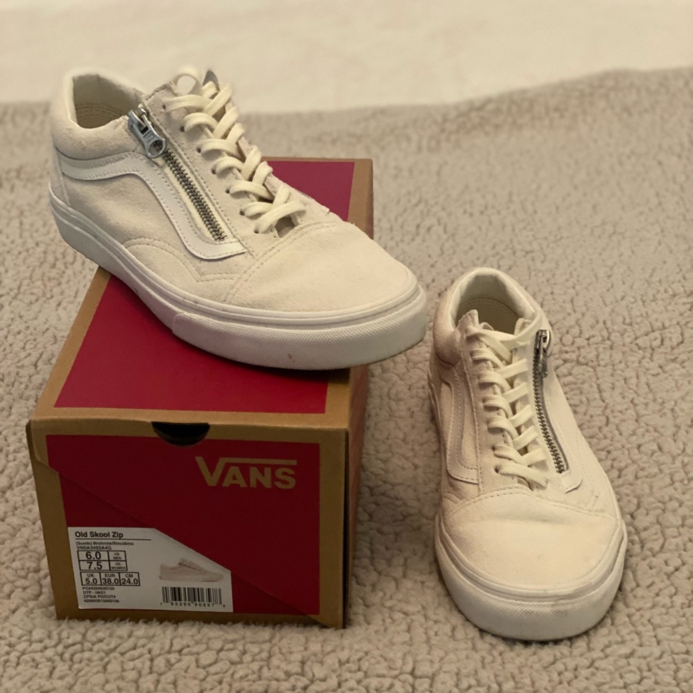 Women’s Vans tennis shoes